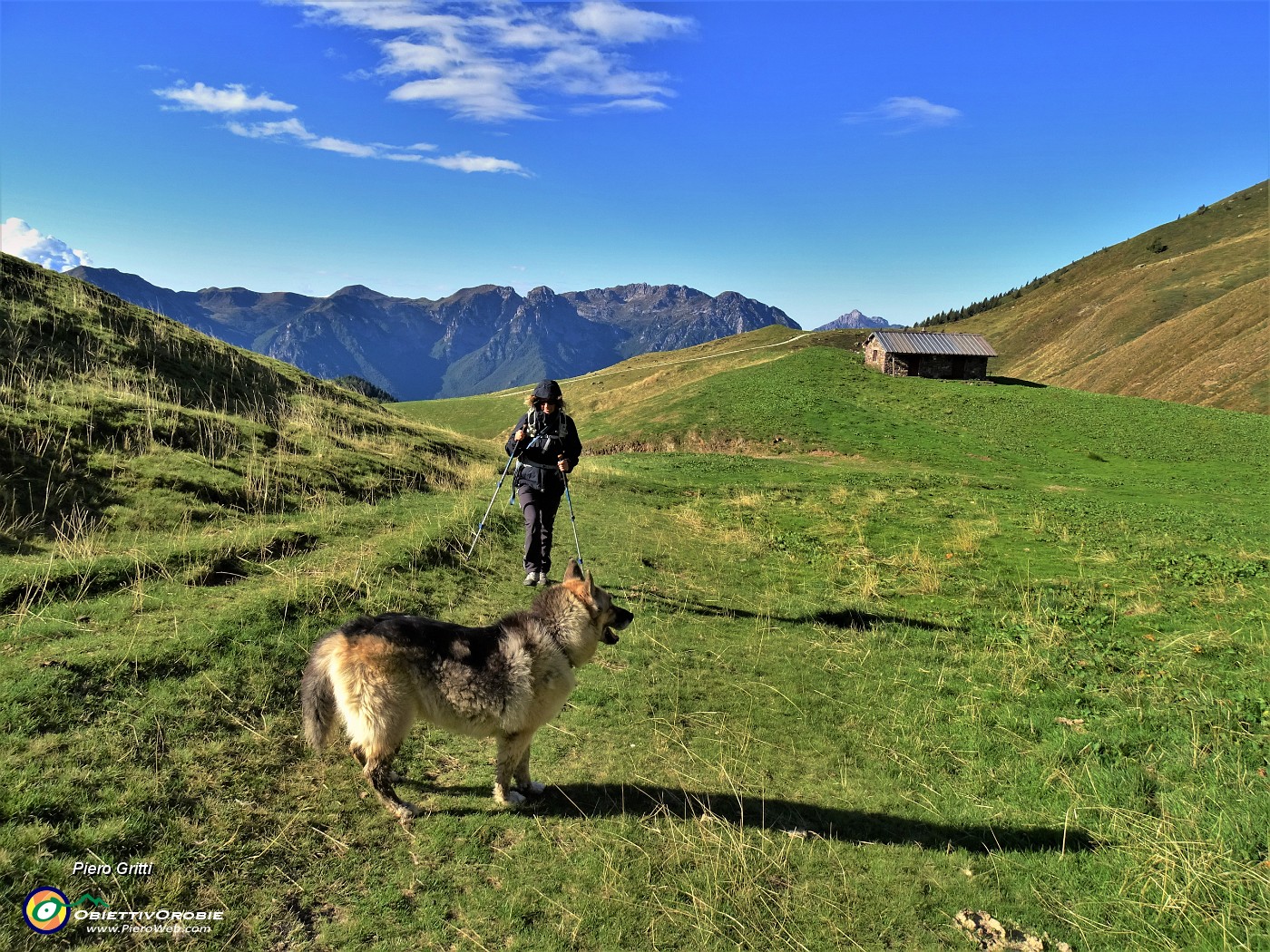 16 Raggiunte Baite della croce (1812 m) saliamo alla selletta del Collino.JPG